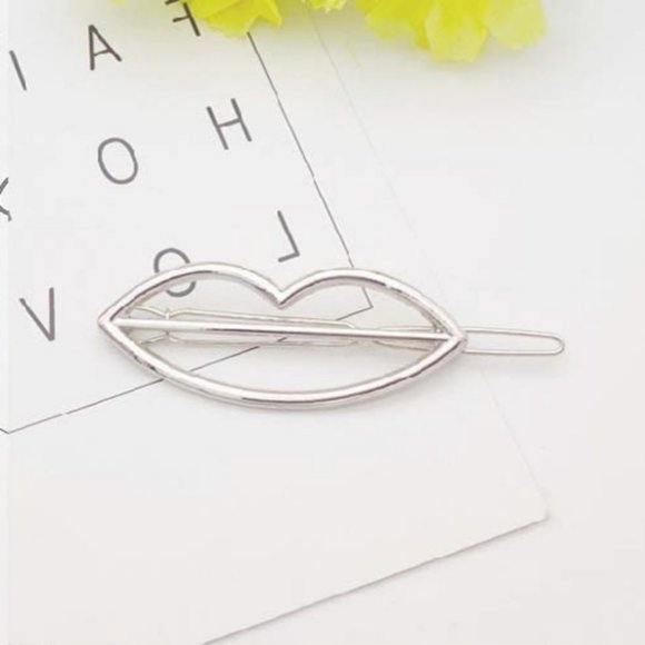 Brandy Melville Accessories - Brandy Melville Silver Metal Lips Kiss Hair Clip